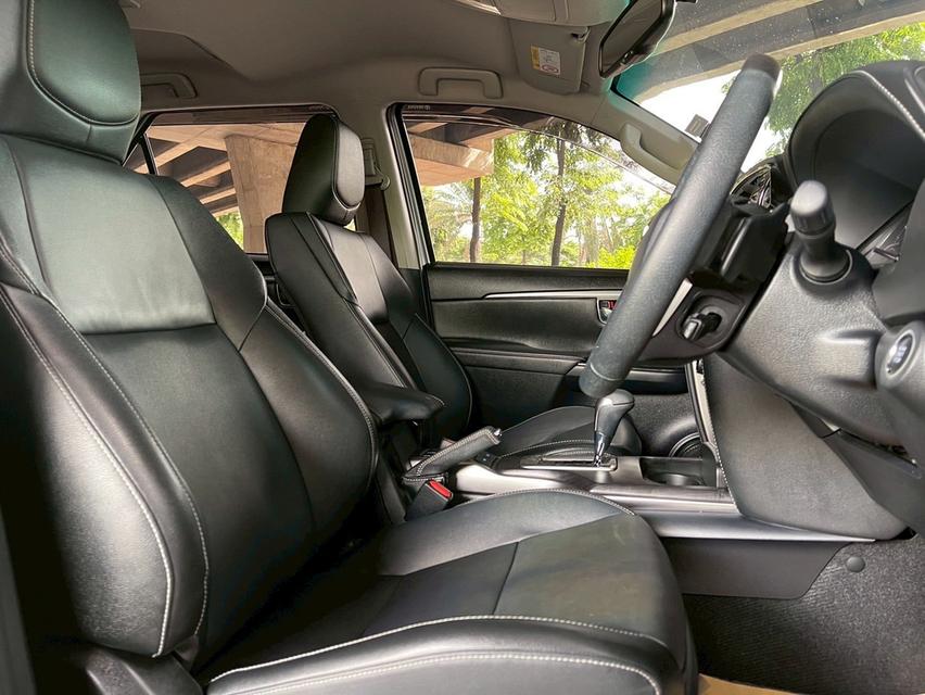 ขาย Toyota Fortuner 2.4V ปี23 11