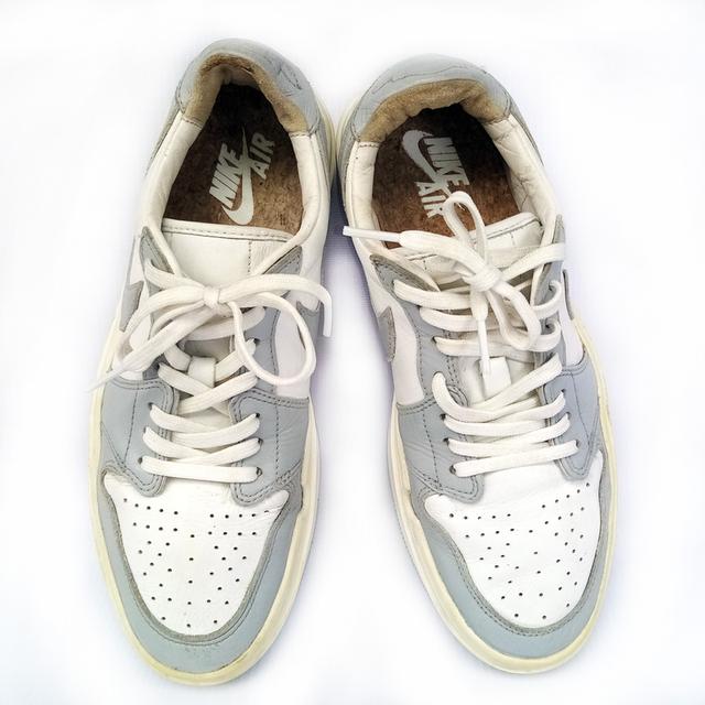NIKE รองเท้าผ้าใบมือสอง สีเทา-ขาว พื้นสูง สภาพเหมือนใหม่ จัดส่งฟรี!!! เก็บปลายทาง 4