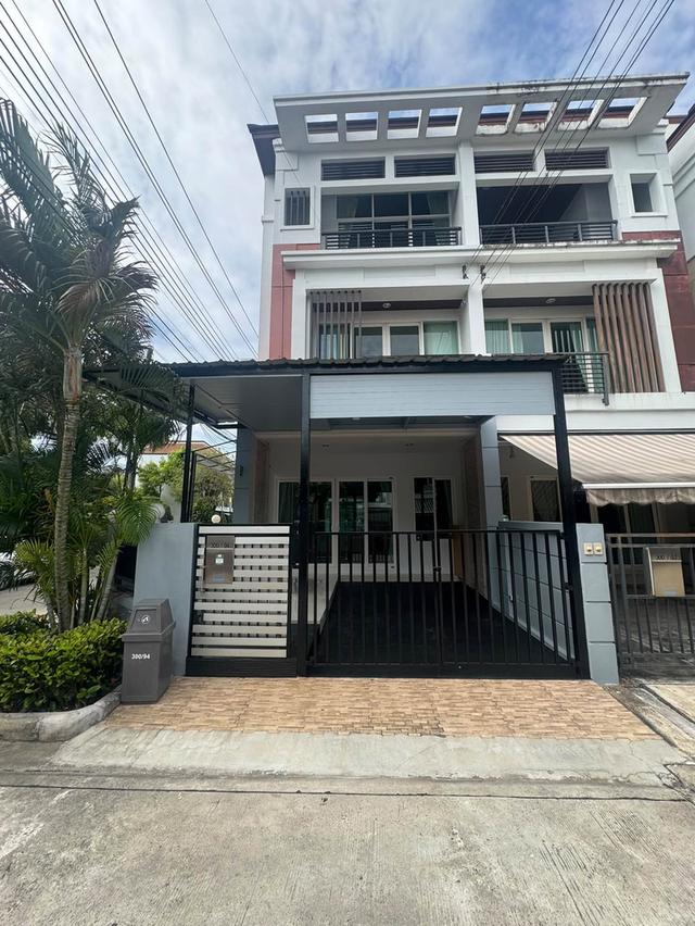 ให้เช่าทาวน์เฮ้าส์ 3 ชั้น บ้านกลางเมือง เออร์บาเนี่ยน พระราม 9-ลาดพร้าว หลังมุม พร้อมเข้าอยู่ 2