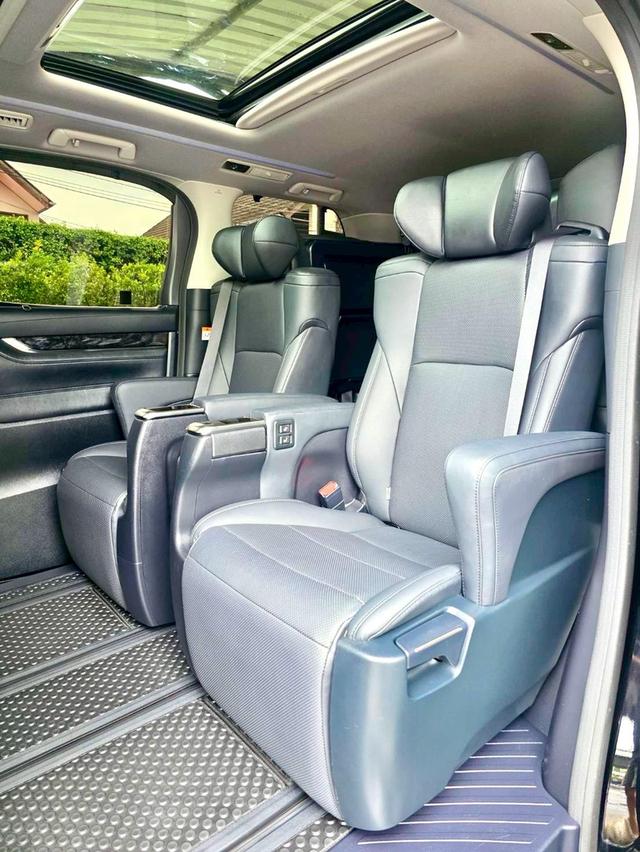 Toyota ALPHARD SRC E-Four สีดำ ปี 2023 ไมล์ 23,000 กม.  11