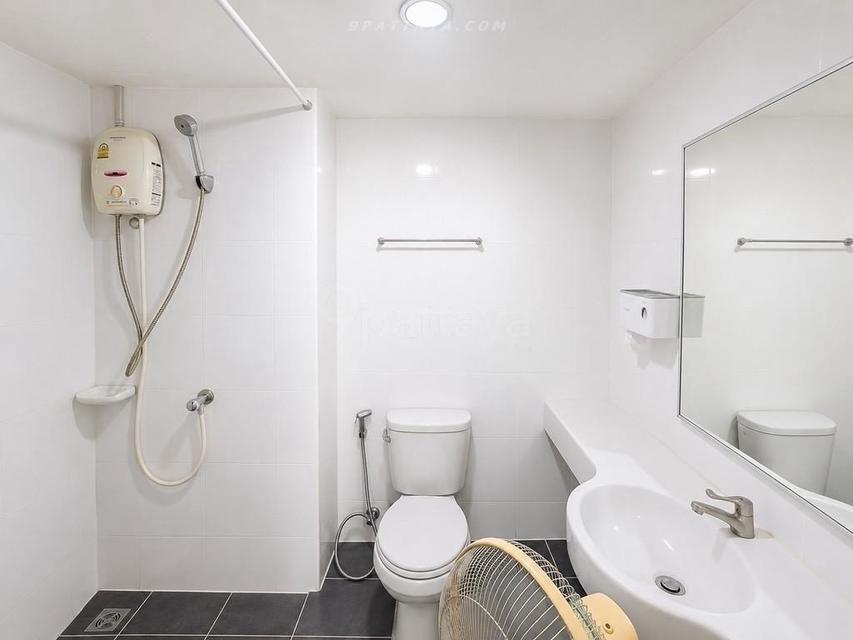 For Sale — Studio Condo at Lumpini Seaview JomtienStudio condo for sale at Lumpini Seaview Jomtien, located on a high floor with sea and city views. 9