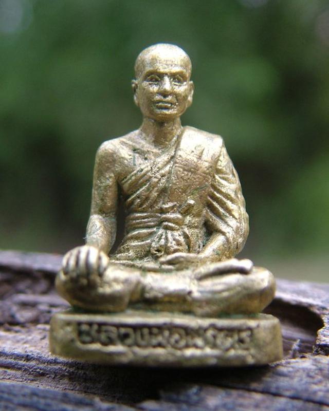 รูปหล่อหลวงพ่อพัก วัดโบสถ์  รูปที่ 4