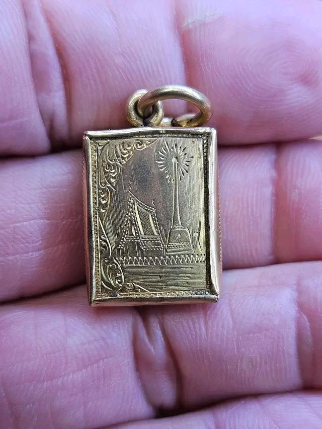 พระเลี่ยมทององค์ละ 10500 8