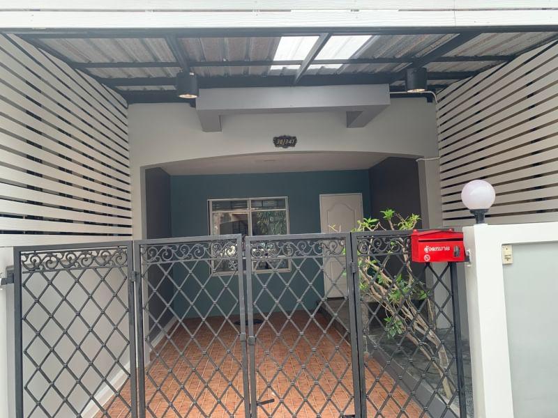 🏘️✨ ขายทาวน์เฮาส์ 2 ชั้น ราคาโปรโมชั่นพิเศษสุดๆ ✨🏘️ 🔑 รีโนเวทใหม่ พร้อมเข้าอยู่ 4