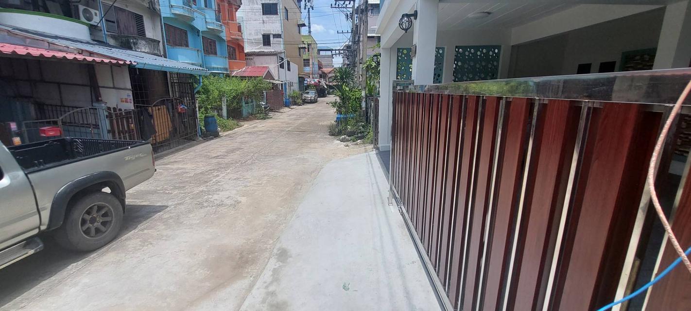 ทาวน์โฮมหลังใหญ่เกินคาด! โครงการพงษ์ศิริชัย 2-อ้อมน้อย สาย 4 เพชรเกษม 2