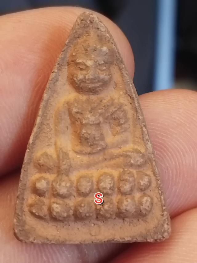 พระพุทโธน้อยของแม่ชีบุญเรือน โตงบุญเติม เนื้อดินเผาพิมพ์จัมโบ้