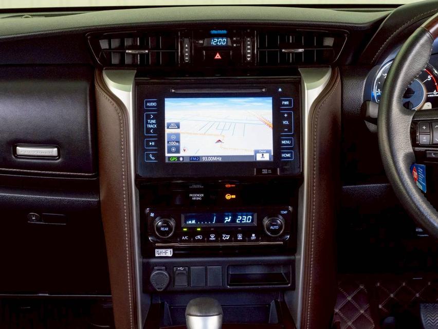 Toyota fortuner 2.4V 2WD ปี 2019 รถบ้านเจ้าของเดียว 7