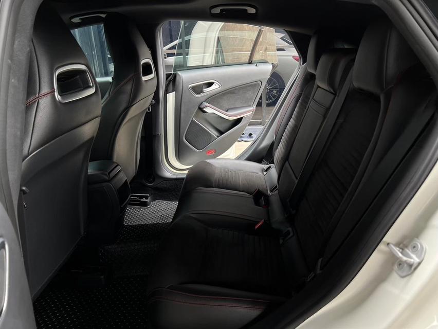 Mercedes-Benz CLA250 2.0AMG Shooting Brake Sport Wagon 9
