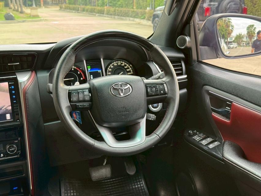 Toyota Fortuner Legender 2.4 ดีเซล รุ่นทอป ปี 2021 หลังคาดำ ออฟชั่นเต็ม ใช้งาน 3 หมื่นโล เจ้าของเดียว รูปที่ 9