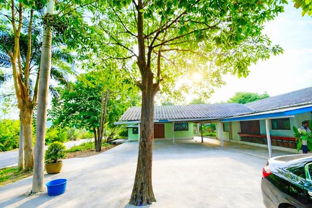 โรบินสัน บ้านเดี่ยวชั้นเดียว 2 หลัง ติดไทวัสดุ ฉะเชิงเทรา 600ม. 3นอน 3น้ำ ตลาดโสธร 1.2 กม. 299 ตร.ว. 6 คัน ถ.ฉะเชิงเทรา- 2