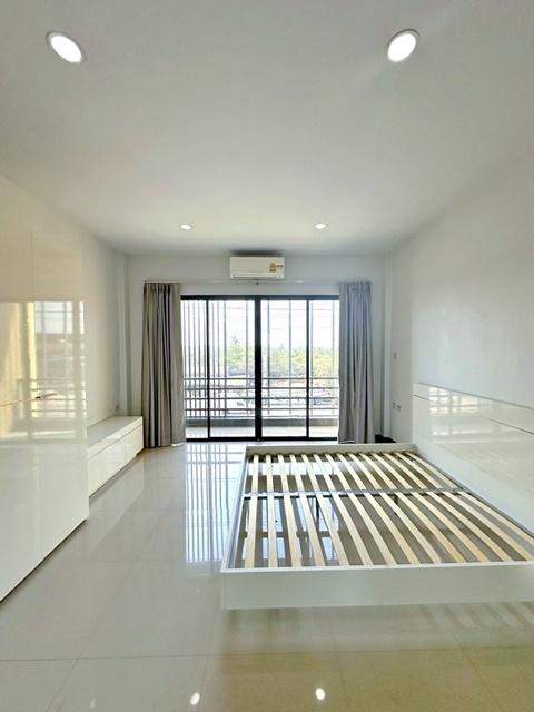 บางกรูด บ้านโพธิ์ ฉะเชิงเทรา เมกะโฮม 1.6 กม. อาคาร 3 ชั้น 23 ตร.วา. 280 ตร.ม. หลวงพ่อโสธร ติดถนนเมน 3 นอน 3 น้ำ พร้อมเฟอ