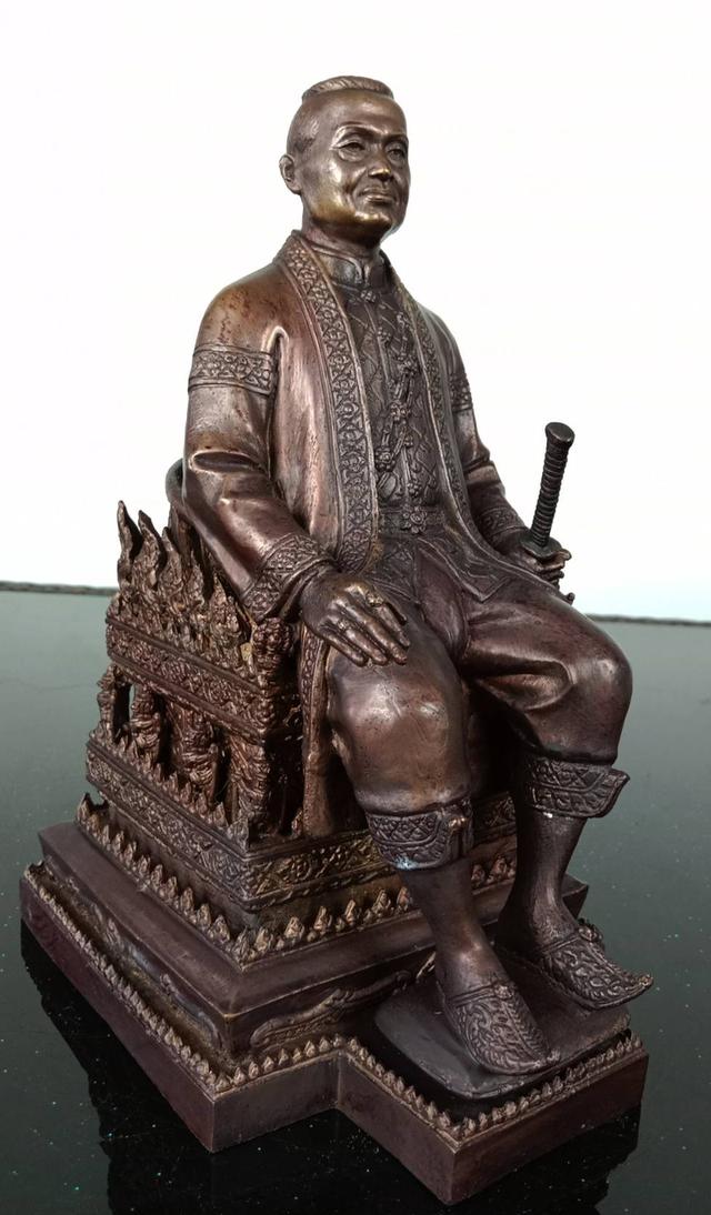 564.พระบรมรูปหล่อในหลวงรัชกาลที่ 3 พระบาทสมเด็จพระปรมาธิวรเสรฐมหาเจษฎาบดินทรฯ พระนั่งเกล้าเจ้าอยู่หัว ทรงประทับบนพระที่นั่งราชยานพุดตานทอง 6