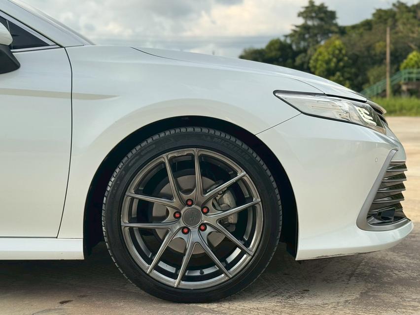 TOYOTA. CAMRY  Sedan 4dr Sport SA 8sp FWD 2.5 (MNC)  Y2022 สีขาว  ออโต้ 8