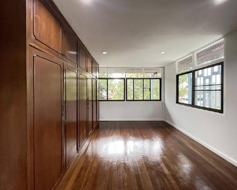 ให้เช่าบ้านเดี่ยว 2 ชั้น หลังใหญ่ ทำเล ซอยรัชดาภิเษก 19 (หรือซอยวิภาวดีรังสิต 16) พื้นที่ดิน 200 ตารางวา ใกล้ MRT รัชดา 900 เมตร 6