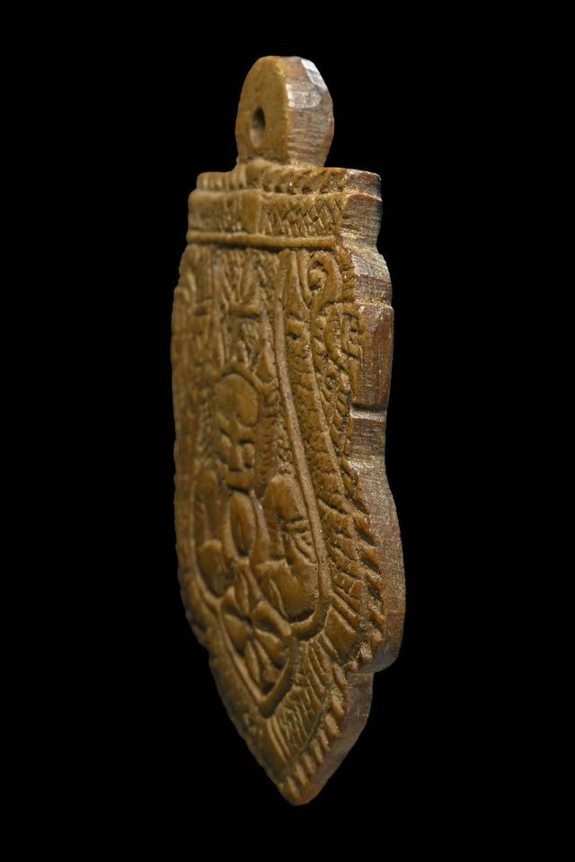 พระราหูกะลาเผือกแกะหลวงพ่อน้อย วัดศรีษะทอง จ.นครปฐม พบเจอตัวจริงน้อย กะลาเผือกจับว่าหายากพบเจอแค่หลักสิบองค์ครับ สภาพเดิม ๆ Rare Item&Masterpie