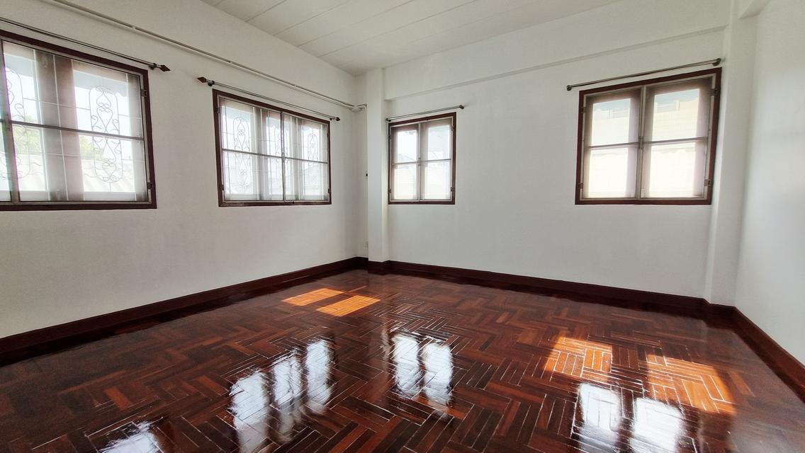 บ้านทาวน์เฮ้าส์ 3 ชั้น 14