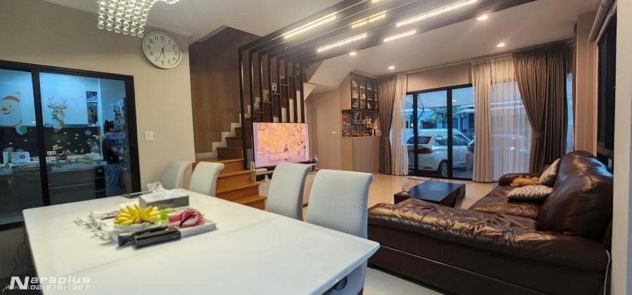 69100608 : ขายบ้านแฝดหรู 3 ชั้น บิวท์ทั้งหลัง ตกแต่งเหมือนบ้านตัวอย่าง ขนาด  42 ตารางวา โครงการศุภาลัย เอสเซ้นส์ ลาดพร้าว 107 7