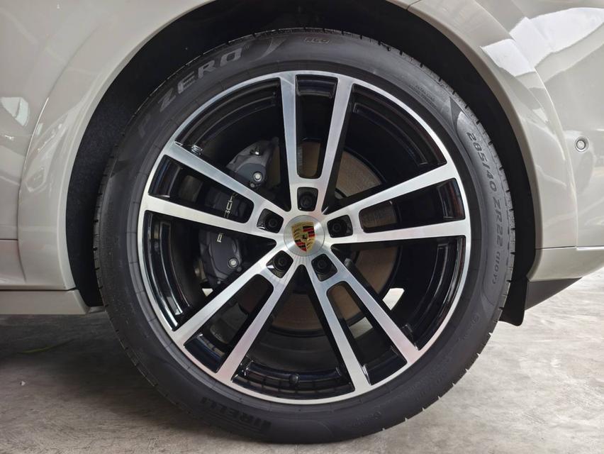 รถเข้าใหม่! Facelift Porsche Cayenne Coupe Hybrid (UK Spec) สีเครยอน 18