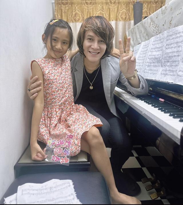 รับสอนเปียโน ที่ Fin Music School 11