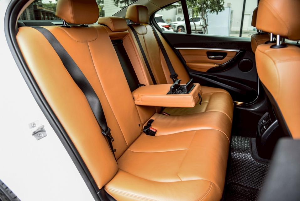 BMW 320d 2.0 AT 2018 ไมล์ 170,xxx km. 8