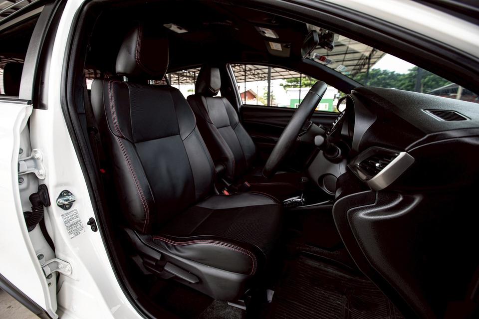 Toyota Yaris Cross 1.2 ปี 2020 สีขาว มือเดียวป้ายแดง สภาพใหม่มากๆ  15