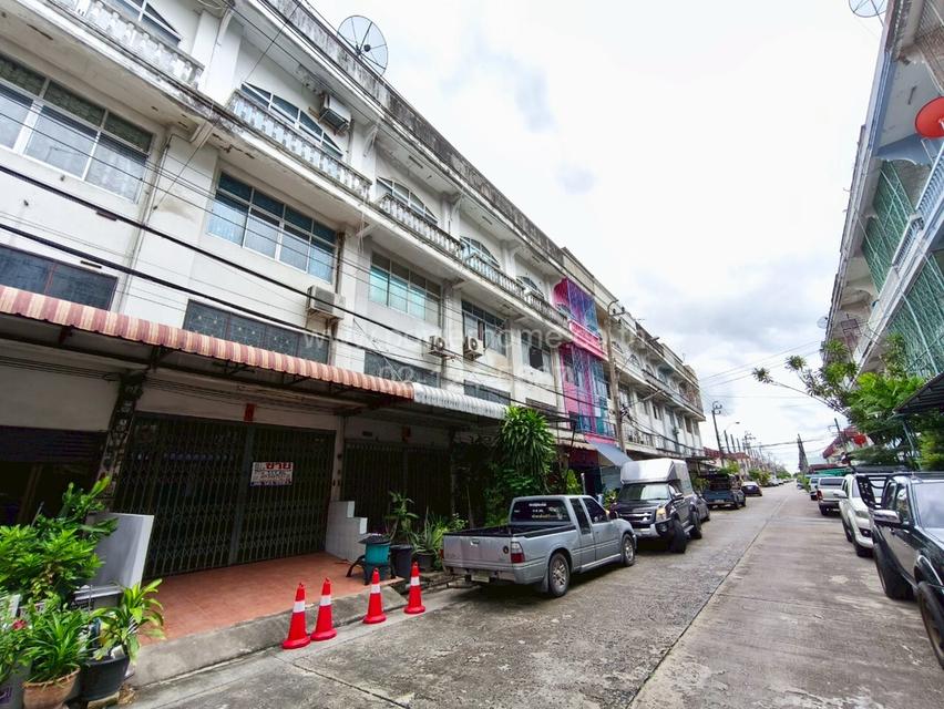 อาคารพาณิชย์ 3.5 ชั้น หมู่บ้านอรุณธร ซอย 1 ใกล้ตลาดออเงิน ถนนสุขาภิบาล 5 แขวงออเงิน เขตสายไหม กรุงเทพมหานคร