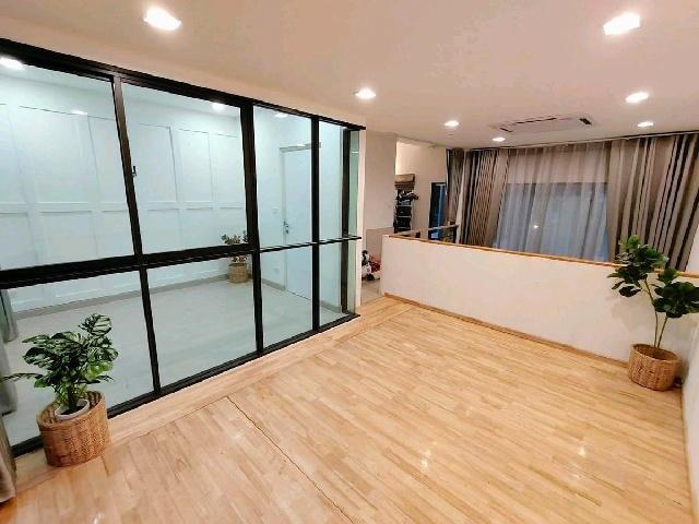 ให้เช่าทาวน์โฮมหรู 3 ชั้น ลาดปลาเค้า 1.6 กม. รามอินทรา3-7 DIY MRTสีชมพู ทำเลดี 20 ตร.วา.160 ตร.ม.4 นอน เฟอร์พอตัว เซ็นทร 5