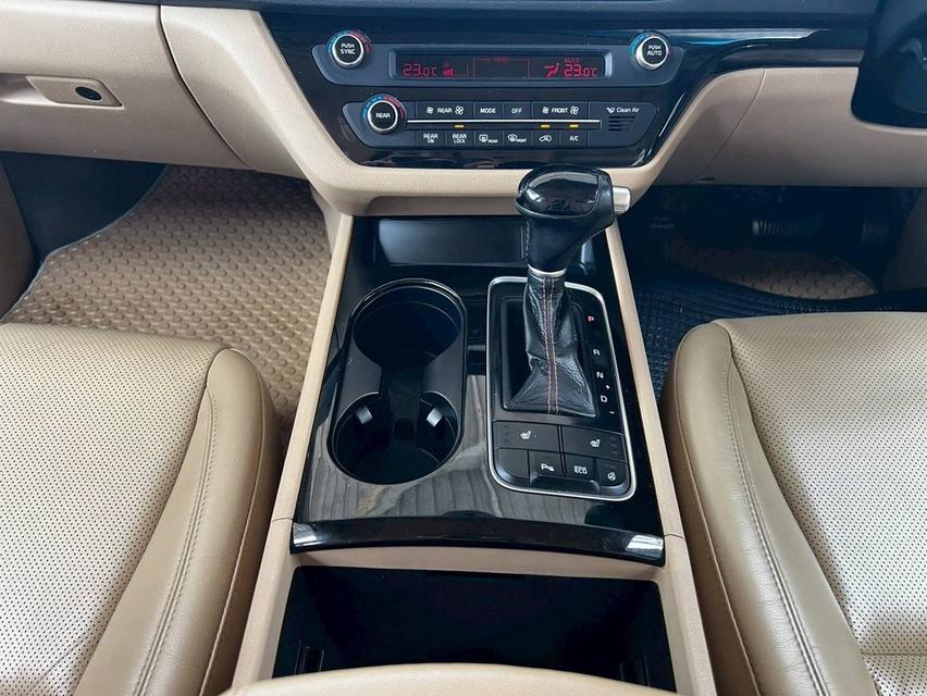 Kia Grand Canival 2.2EX (11ที่นั่ง) ปี 2015 จด 2017 สีขาว รูปที่ 10