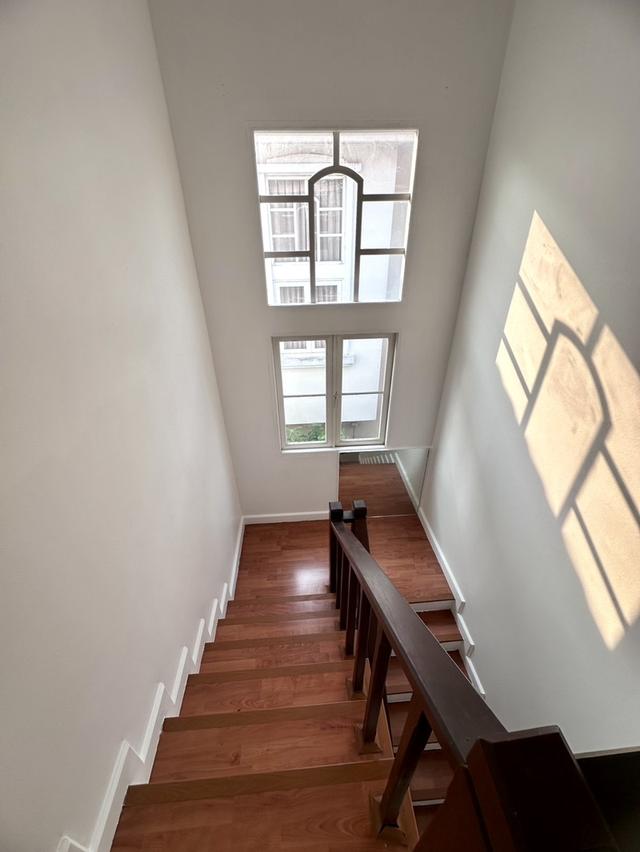 บ้านเดี่ยว มบ.นาราวัลย์ พร้อมอยู่มาก ย่านบางบอน3 พร้อมเฟอร์ฯบิวอิน เนื้อที่ 59 ตรว ติดถนนสี่เลนส์ ใกล้แหล่งอำนวยความสะดวก รพ. ร้านสะดวกซื้อ โรงเรียน 10