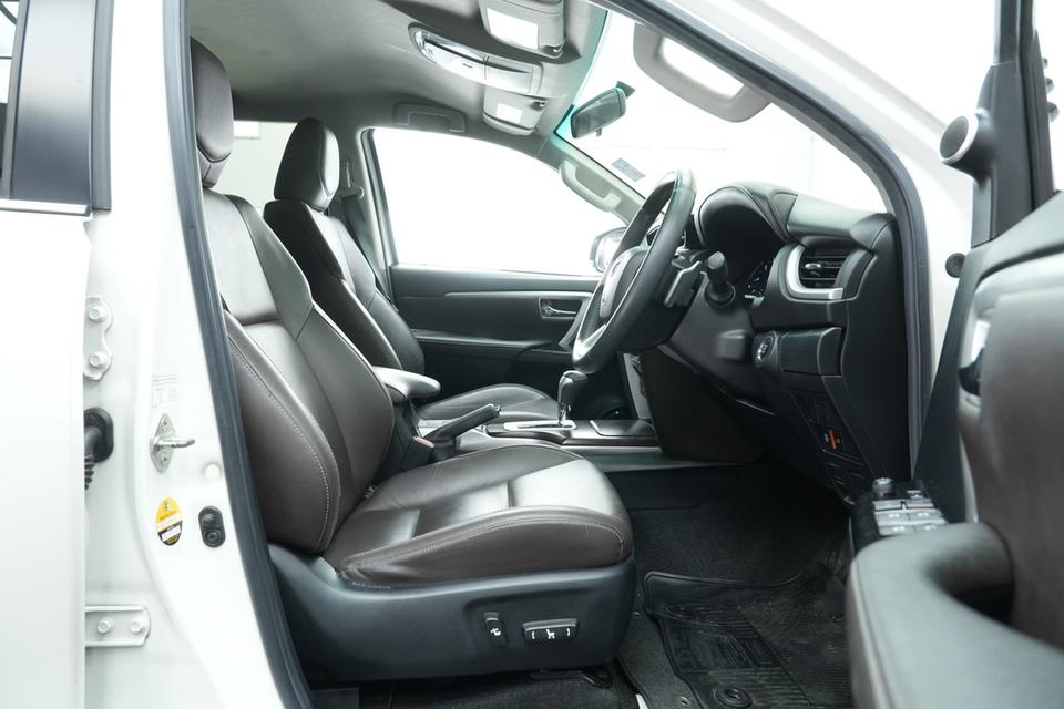 2020 TOYOTA FORTUNER 2.4 V 2WD SUV สีขาว เลขไมล์ 118221 กม. 12