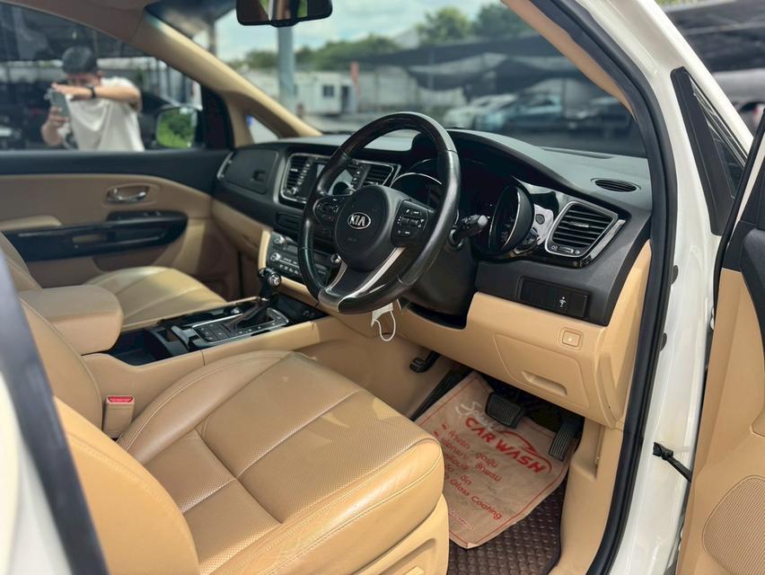 KIA CANIVAL Wagon 4dr EX 11st SA 6sp FWD 2.2DTi (CBU) Y2015  สีขาว ออโต้  11