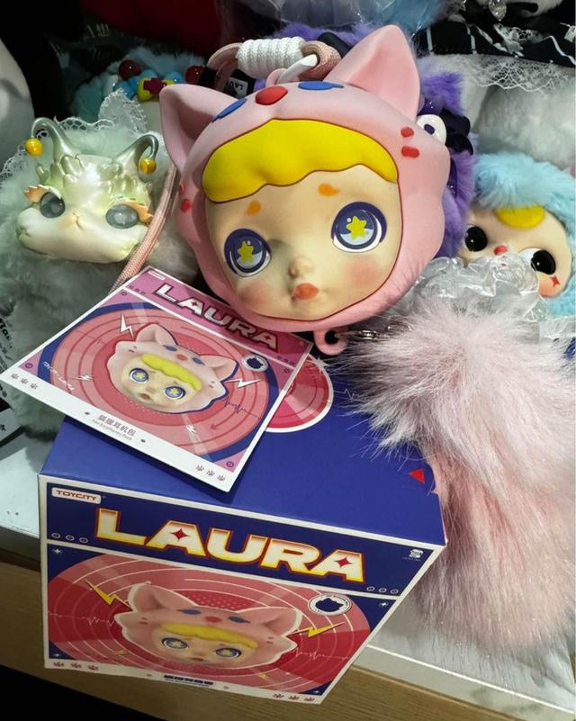 กล่องสุ่ม Art Toy Laura 2