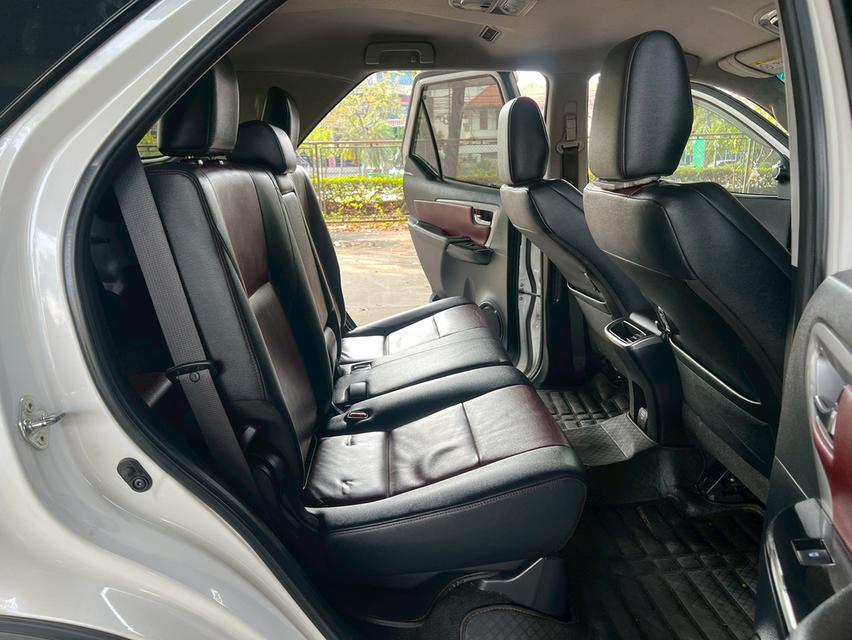 Toyota FORTUNER 2.8 TRD Sportivo 2WD Black Top AT ปี 2019 รูปที่ 15