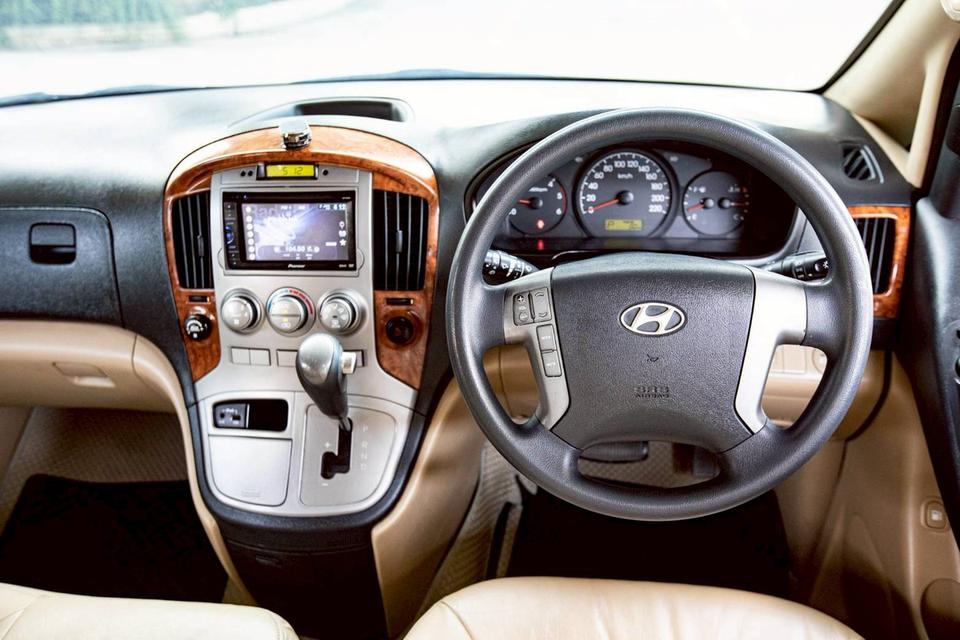 Hyundai H-1 ELITE 2.5 ดีเซล ปี 2014 สีน้ำตาล มือเดียวป้ายแดง  18