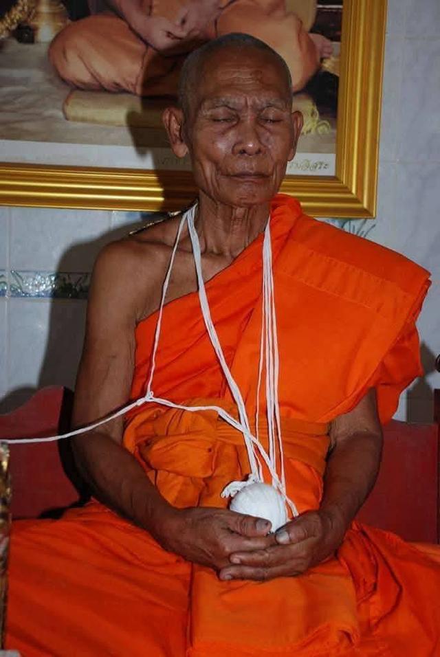 ปลัดขิกนางครวญ สร้างปี พ.ศ.2545< หลวงปู่แวนกาย วัดอำปีล กัมพูชา > รูปย่อยที่ 3