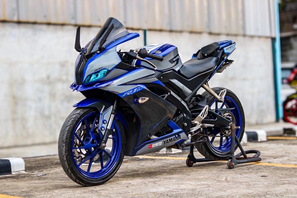 R15 Yamaha 4