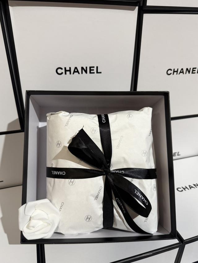 ผ้าคลุมไหล่ลายแยรนด์chanel