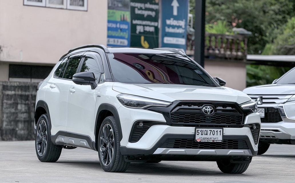 ปี 2023 TOYOTA COROLLA CROSS, 1.8 HYBRID GR SPORT สีขาว ตัวท็อปสุดหลังคาซันรูฟ