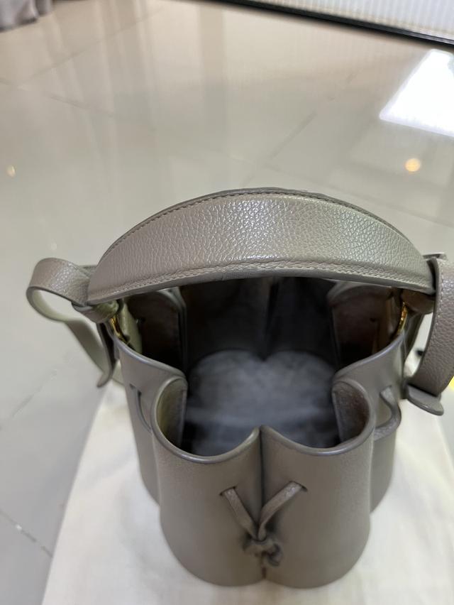 กระเป๋าถือPOLENEมือ2สภาพใหม่ใช้งานไม่ถึงปีซื้อมาจากฝรั่งเศษ