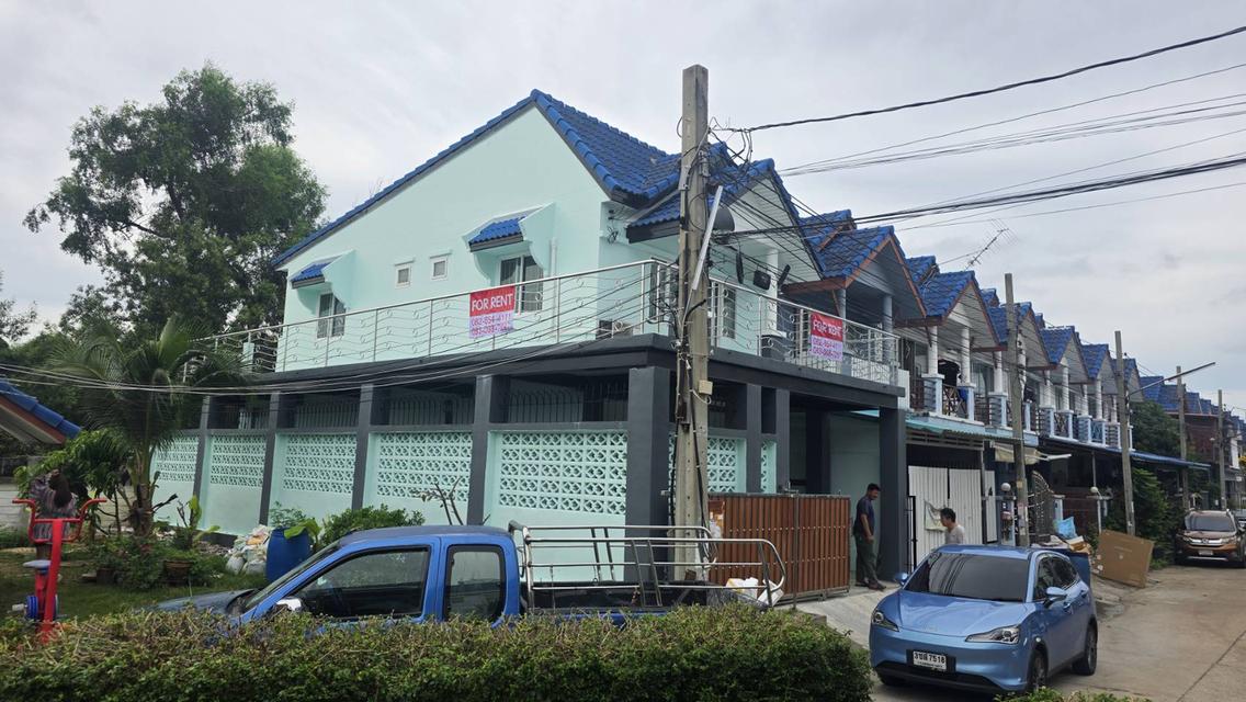 ขายหรือให้เช่าทาวน์เฮ้าส์ 2 ชั้นวิวติดทะเลบางปู 27 ตรว.หมู่บ้านนครทองบีช 4