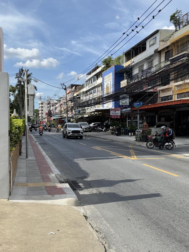 ให้เช่าอาคารพาณิชย์ 3 ชั้น 2 คูหา(ตี 2 ห้องทะลุกัน) ติดถนนทำเลดี  13