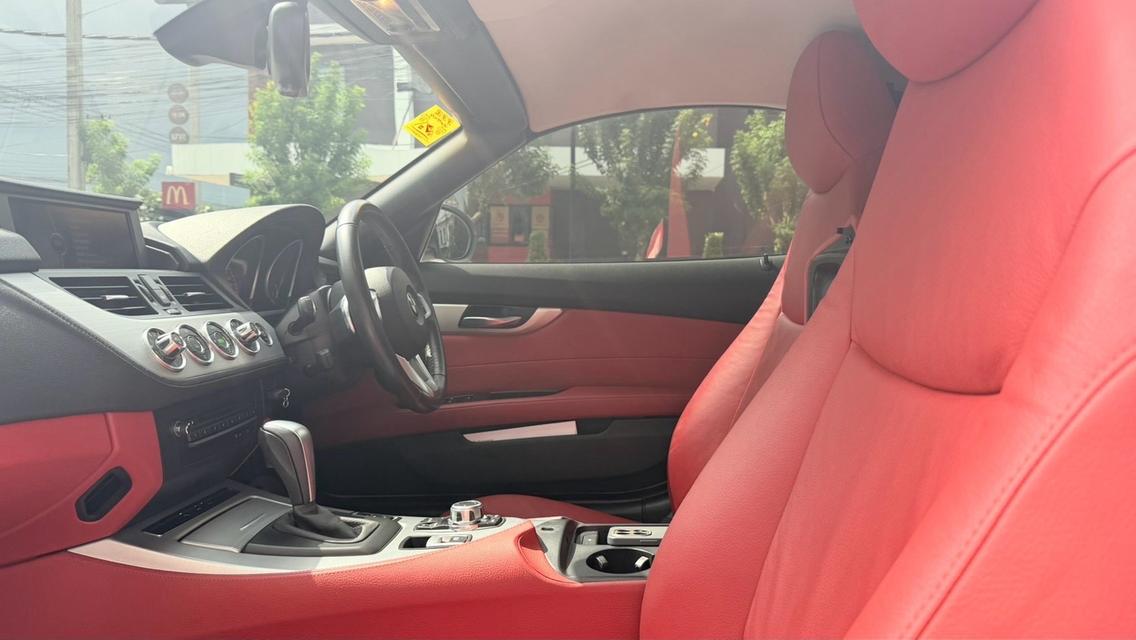 2010 BMW Z4 2.5 sDrive23i สีขาว Milage 40,XXX KM สวยที่สุดเท่าที่เคยเห็น เดิมทุกจุด รถศูนย์ Millennium auto เข้าศูนย์ เซอร์วิสศูนย์ทุกระยะ รูปที่ 17