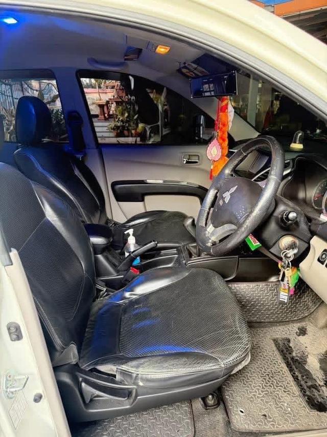 รถยนต์มิตซูบิชิไทรทรัล