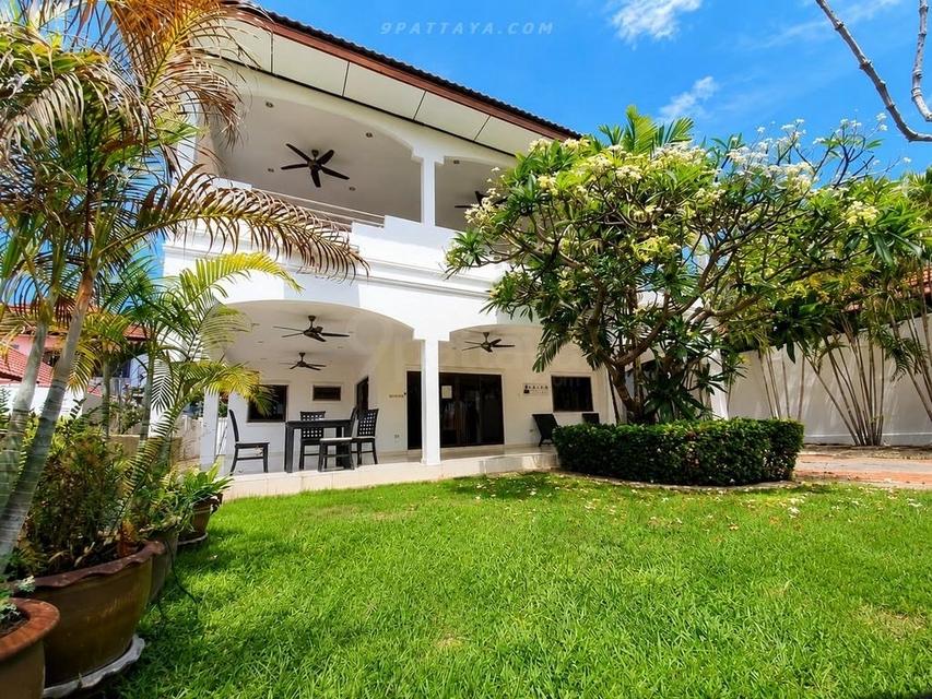 For Rent — 4-Bedroom Pool House at Royal Park Village, Thepprasit RoadPrivate pool house for rent at Royal Park Village, Thepprasit Road, Pattaya. 5