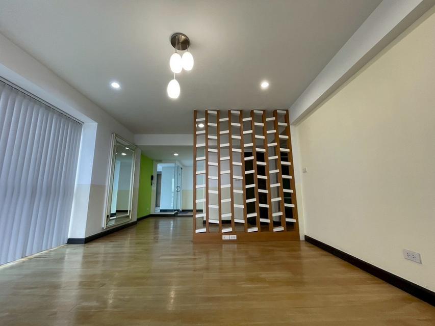 คอนโด หรือ พื้นที่สำนักงาน Office 150 ตรม ในอาคาร NT House พระราม 9 ซอย 13 บางกะปิ ห้วยขวาง ใกล้ MRT สถานี รฟม. 1