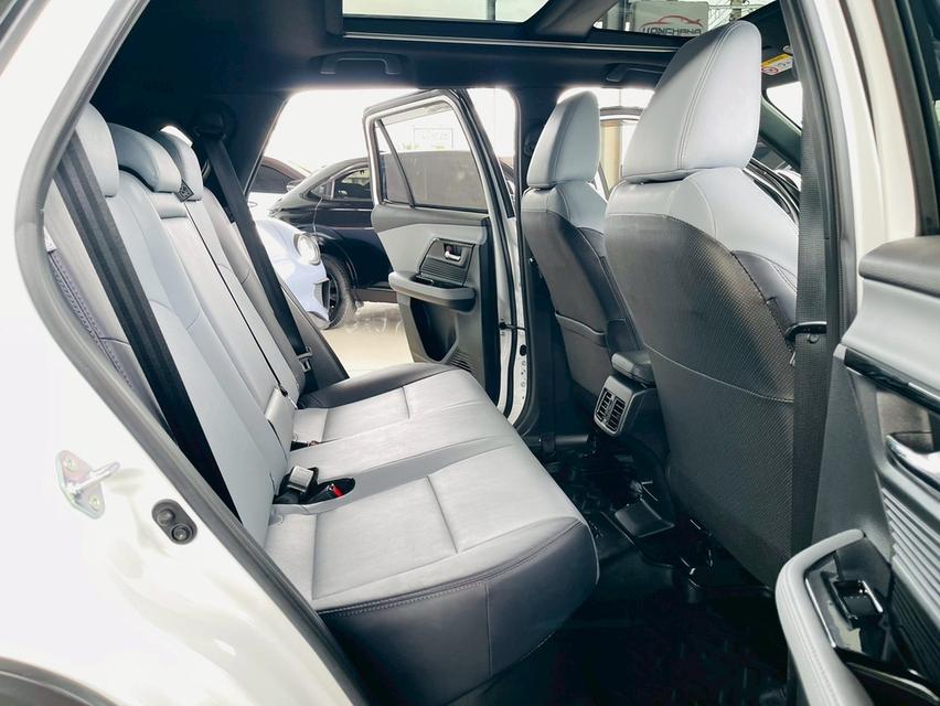 Toyota Yaris Cross HEV Premium Luxury ปี24 แท้ วิ่ง8พันโลแท้ รูปที่ 16