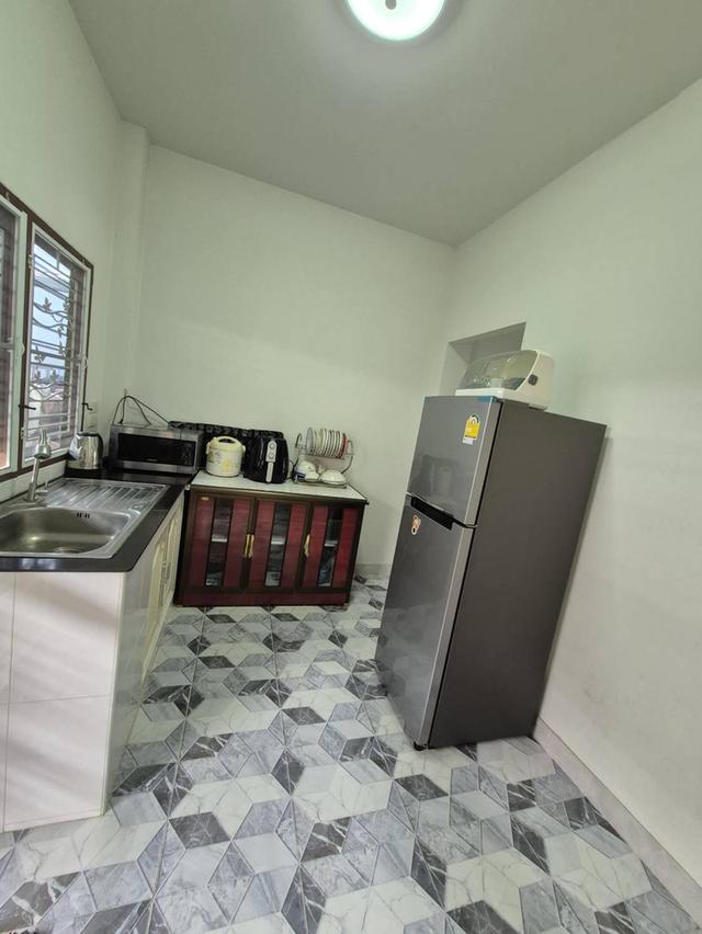 บ้านเดี่ยว 50 ตรว 2 ห้องนอน ติดแอร์ทั้ง 2ห้อง 2 ห้องน้ำ เครื่องทำน้ำอุ่น 1ตัว 1 ห้องโถง 1 ครัว มุ้งลวด แหล็กดัด ผ้าม่านอย่างหนากัน UV  จอดรถยนต์ได้ 2 14