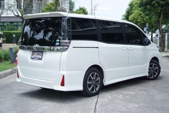 ขาย Toyota Voxy 4