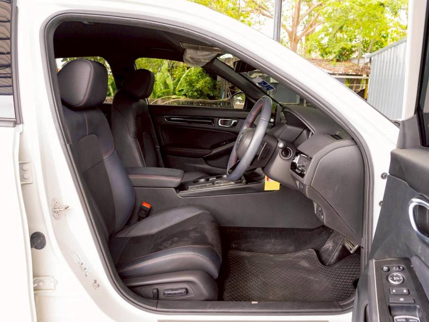 Honda civic 2.0 e:Hev RS ปี 2023 ไมล์วิ่ง : 15,xxx km.  รถสวย เล่มพร้อม กุญแจสำรองครบ  15