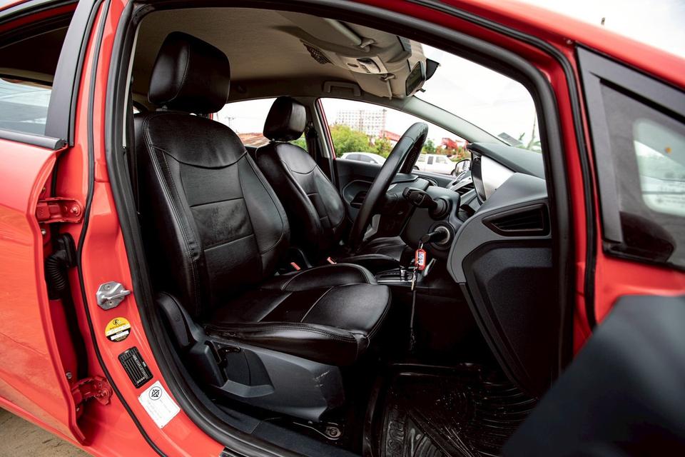 Ford Fiesta 1.5 Sport 5 ประตู สีแดง เกียร์ออโต้ ปี 2012  11